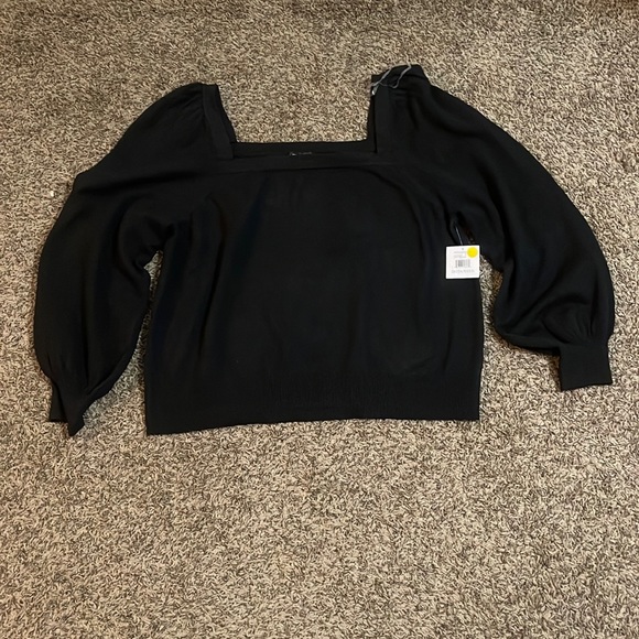 (t) Ella Sweater - Picture 1 of 4